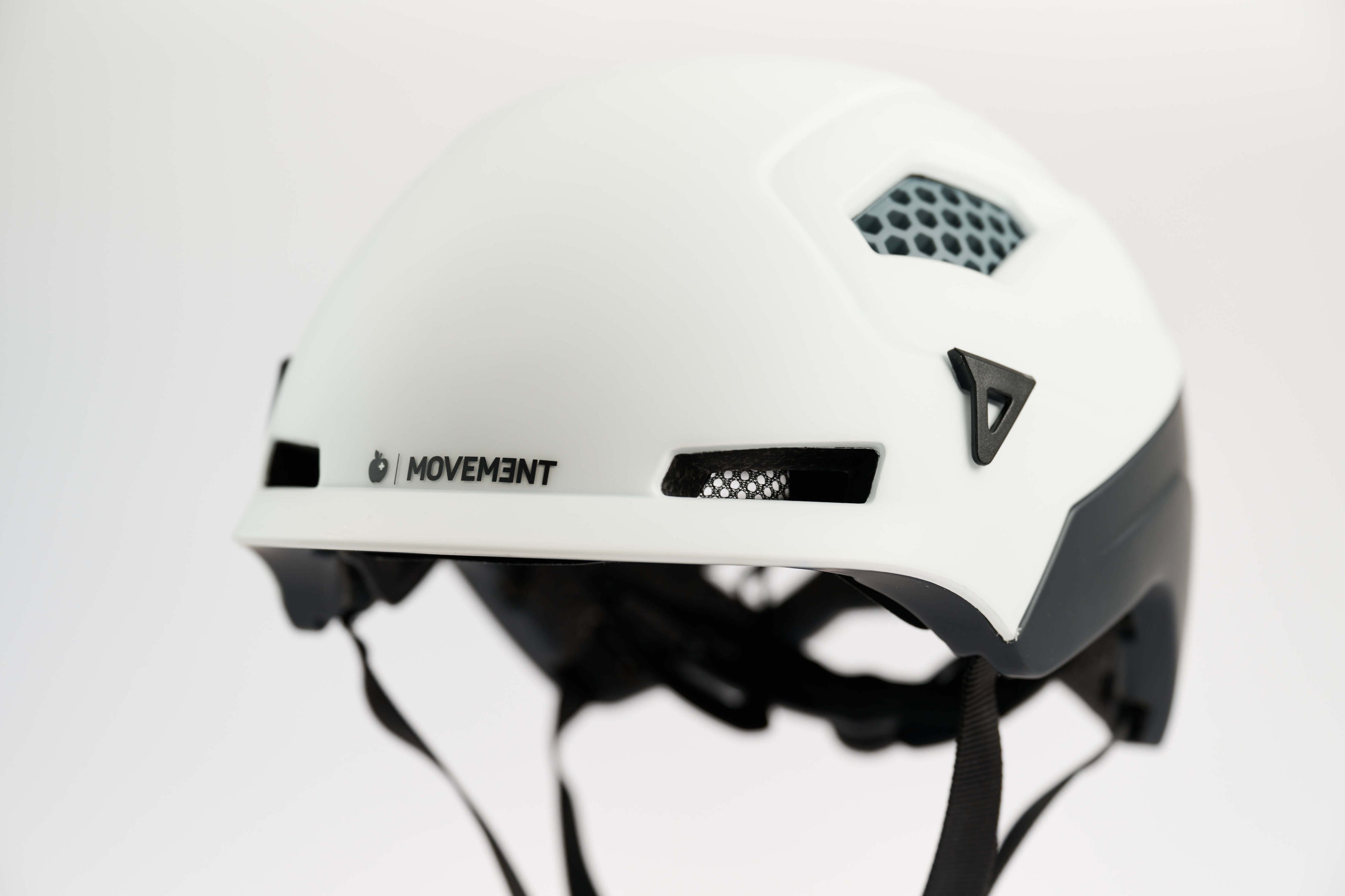 Innovative technology meets sleek aesthetics in the Movement 3Tech Alpi helmet.