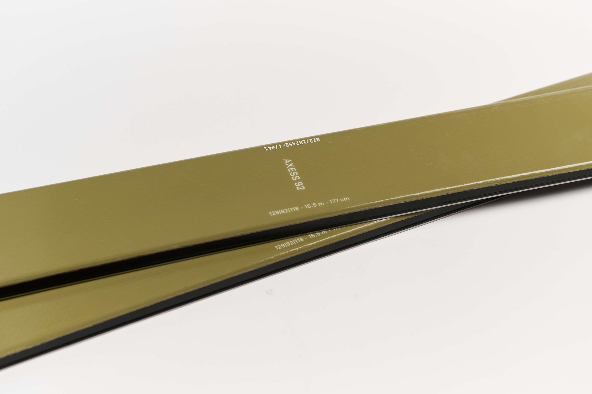Master challenging conditions with Movement's Axess 92 all-terrain skis.