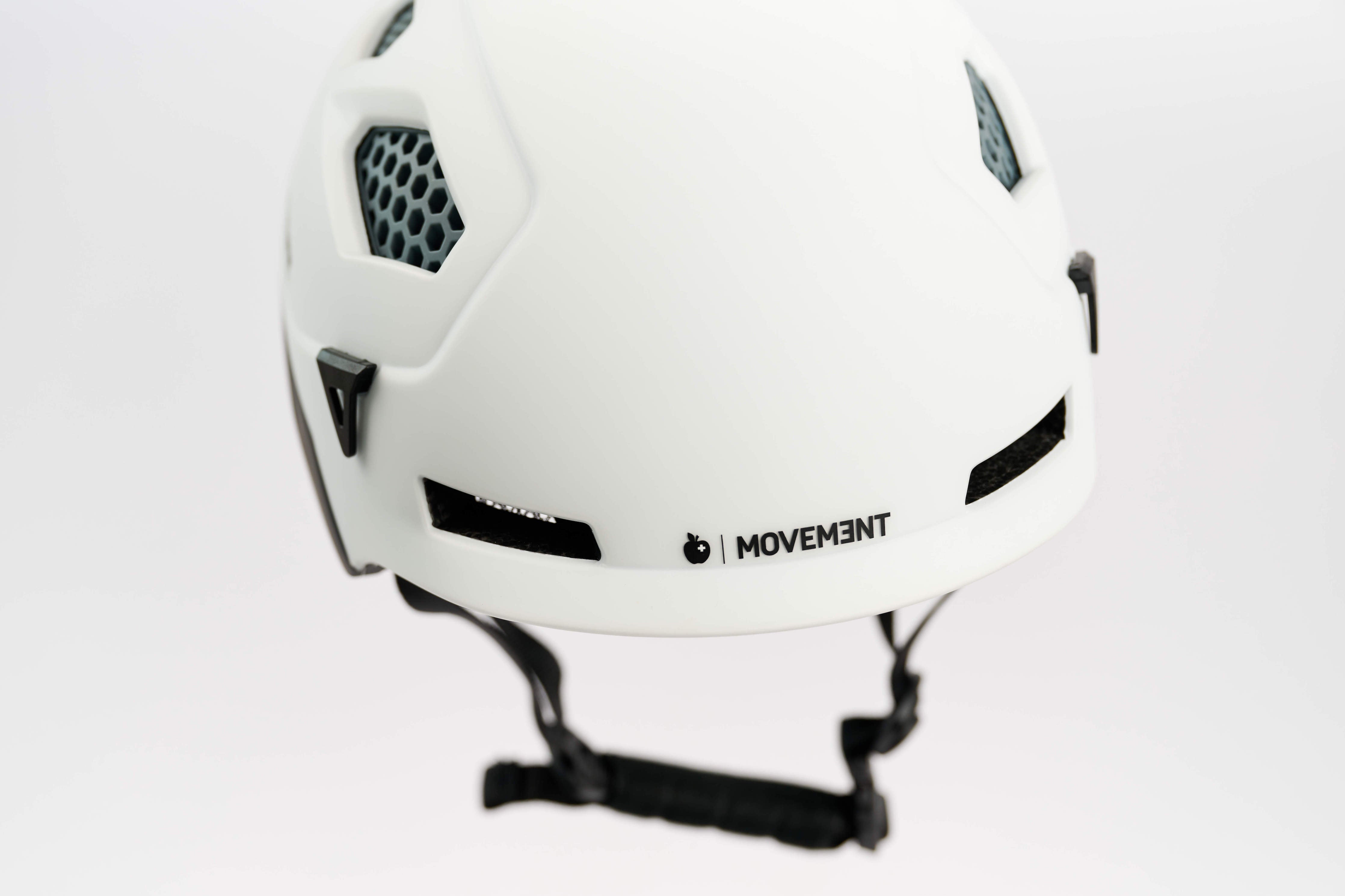 Unleash your potential with the Movement 3Tech Alpi helmet - built for peak performance.